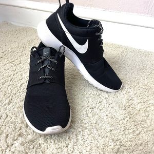 COPY - Nike Roshe One sz8.5